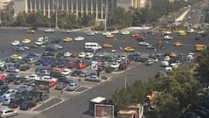 Un autoturism a luat foc langa sediul Guvernului