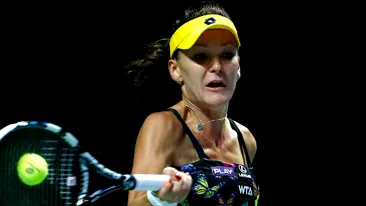 De ce a pozat goală-puşcă adversara Simonei Halep. Poloneza  Agnieszka Radwanska s-a ”acoperit” numai cu mingi de tenis!