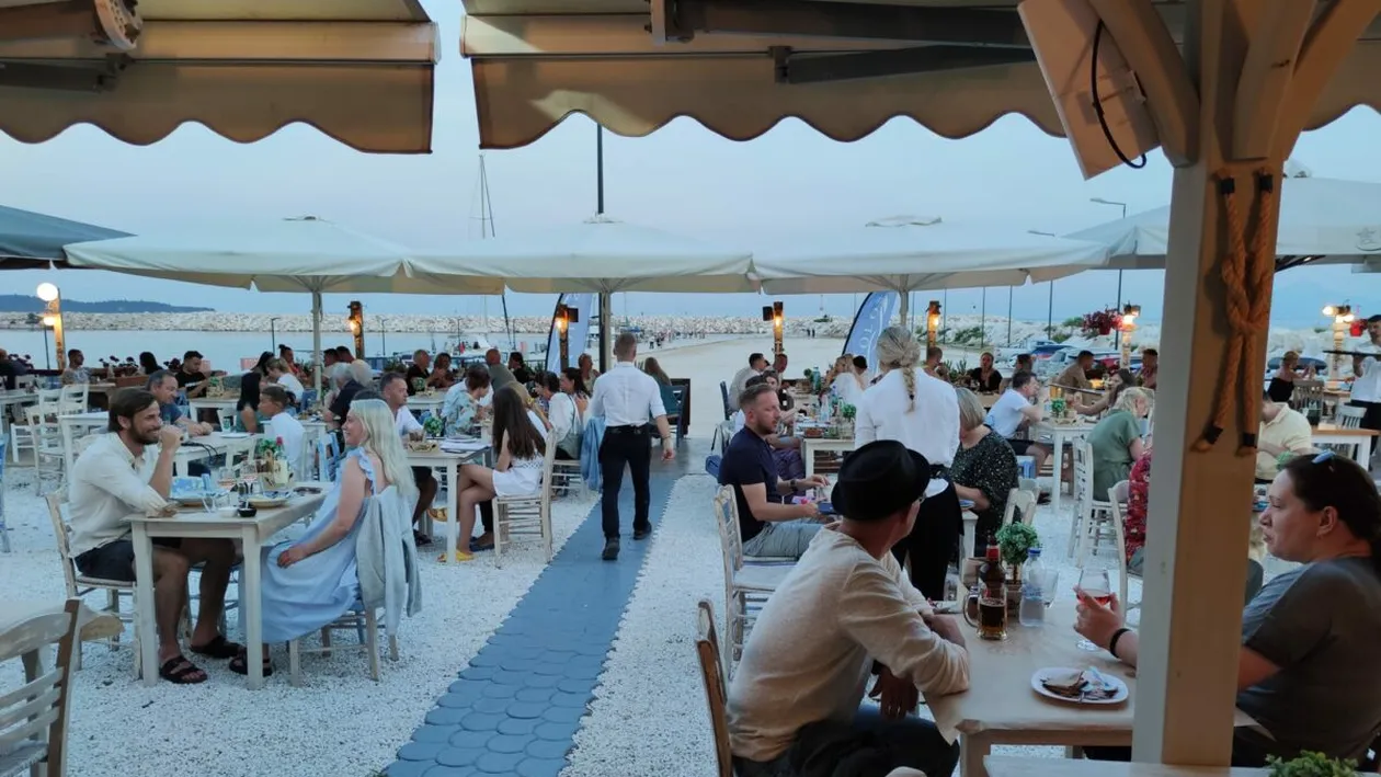 De necrezut ce a păţit o româncă în vacanţa din Grecia? “Au micşorat cantităţile sau au scos garniturile”