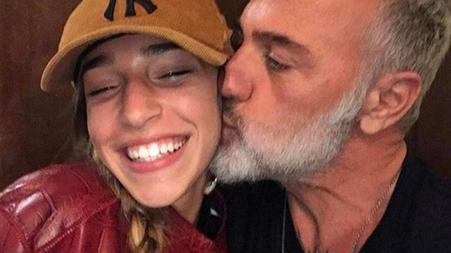 Întreaga planetă îl cunoaşte pe GIANLUCA VACCHI, dar nimeni nu avea habar că aceasta e fiica lui adoptivă! Aşa arată GINEVRA