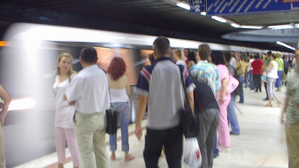 PANICA la metrou in Bucuresti! Sute de oameni sunt blocati intre Piata Romana si Universitate!