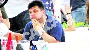 Chiar daca sotia si partidul au pierdut alegerile, el o tine din chef in chef pe litoral! Politicianul Capatana face nopti albe la Marea Neagra