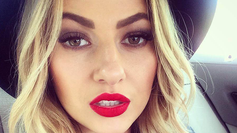 Nopti albe si nebune pentru Lidia Buble fara "matinalul" Razvan Simion. ASA a fost pozata cantareata in miez de noapte