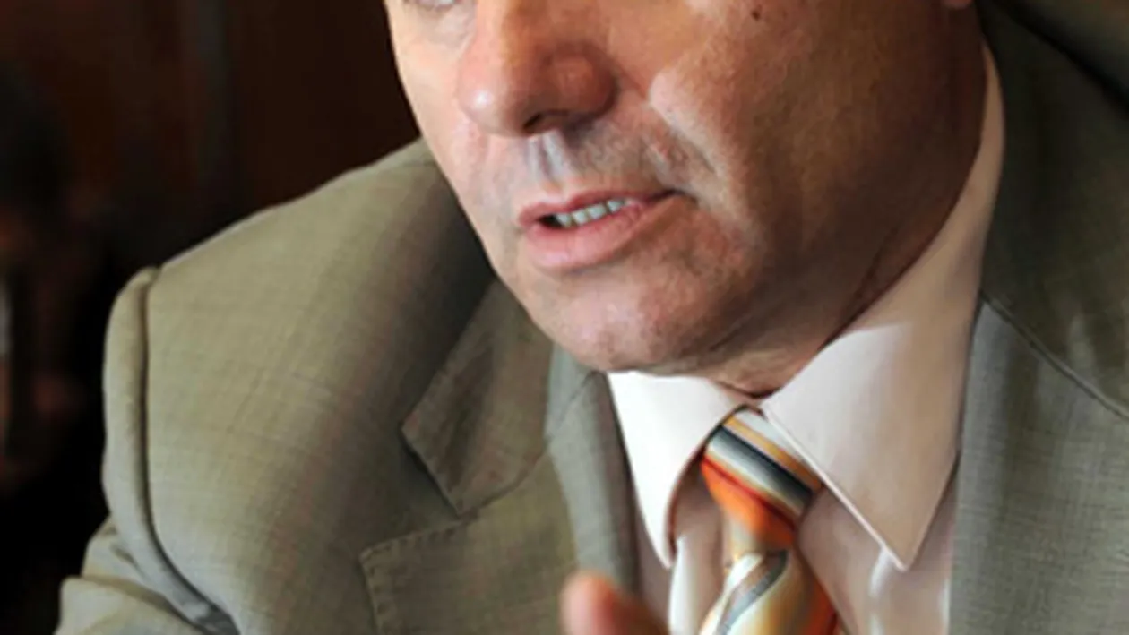 Incredibil! Un mascat de la DIICOT Timisoara vine frecvent sa tempereze scandalurile dintre milionarul Cornu si sotia sa! Afla ce legatura stransa exista intre cei trei!