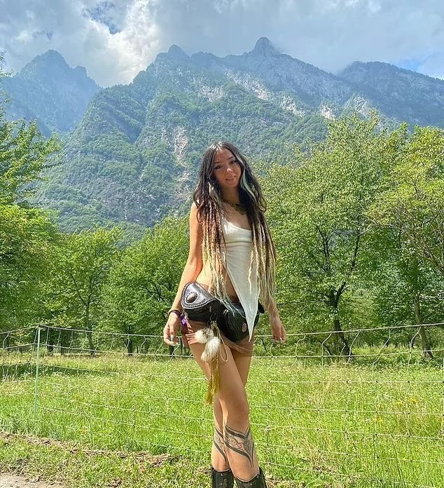 Teroriștii au defilat cu trupul neînsuflețit pe străzi /Foto: Instagram