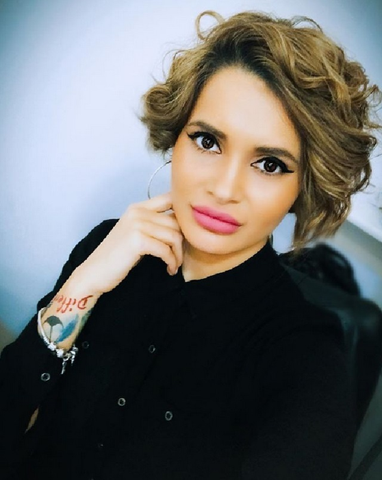 Scandal în familia de la „Insula Iubirii”! Replici acide, după ce „şi-a tunat” faţa: „Nu comenta, fă!”