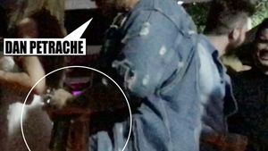 VIDEO EXCLUSIV. Suferă din dragoste pentru fiica lui Meme. Juniorul lui ”Şefu’” s-a făcut praf cu tovarăşii după ce s-a despărţit de Memeluşa!