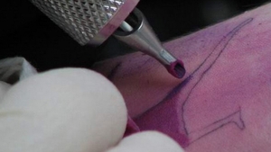 Cat de tare e asta? A fost condamnat la inchisoare pentru ca a facut acest tatuaj