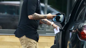 Unde sunt ”pătrăţelele” de altădată?! Vacanţă, şpriţ, mâncărică… Mutu a făcut burtică!