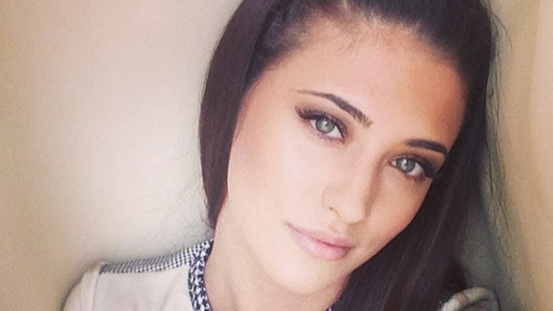 Antonia arata ca o scolarita sexy! Cum si-a schimbat look-ul vedeta