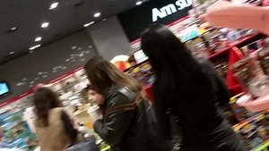 Daca dragoste nu e.....nimic nu mai conteaza pentru Gheorghe Gheorghiu ! Si-a luat iubita cu el, in goana dupa o jucarie