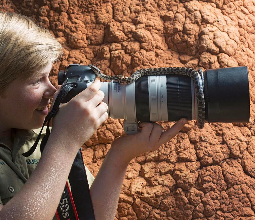 Fiul lui Steve Irwin are acum 13 ani şi e un celebru fotograf