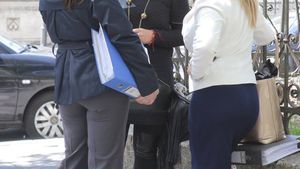 Sotia lui Prigoana a prins gustul proceselor. S-a plans la tribunal ca televiziunile i-au dat copilul... catarat in pom