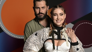 Iulia Albu și Mike, împreună, dar... separați! ”Vom lua deciziile cât de curând!” Unde s-a mutat iubitul criticului de modă