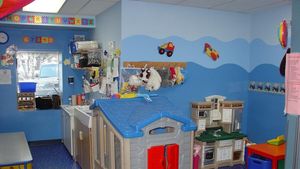 Un copil a murit înecat în lipsa educatoarei care trebuia să îl supravegheze. Femeia a fost plasată sub control judiciar