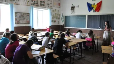 Când se întorc elevii la şcoală după Sărbători? Iată cum au fost programate tezele