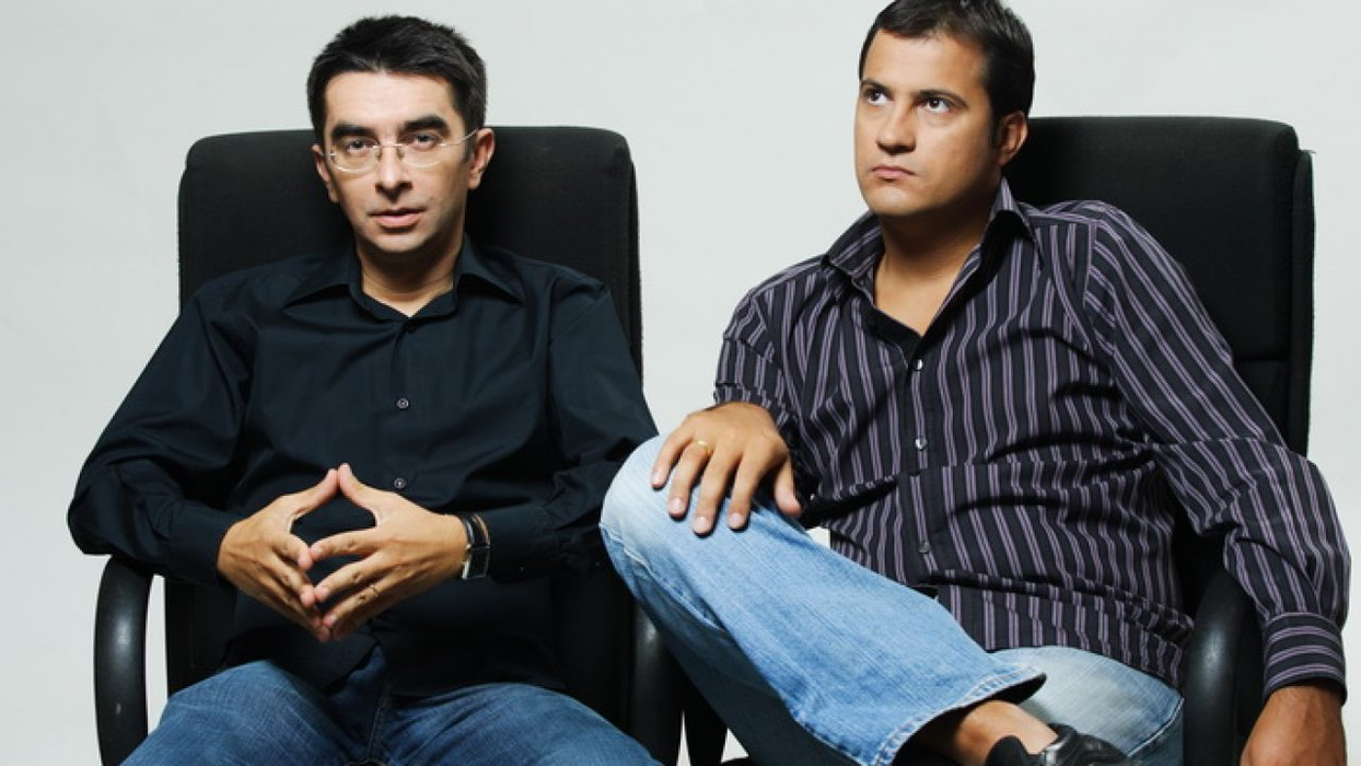 Au câștigat milioane de euro din televiziune, dar acum Huidu și Găinușă fac eforturi pentru a se menține pe linia de plutire