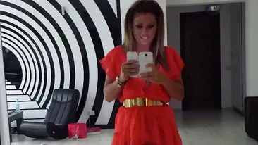 Roxana Vancea a lasat masca pe toata lumea! A purtat o rochie cu vedere la chilotei