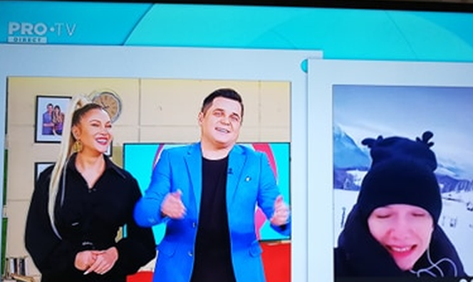Lora s-a tăvălit de râs când a văzut-o pe Adela Popescu pe sanie, pe derdeluș: ”Leșin!”