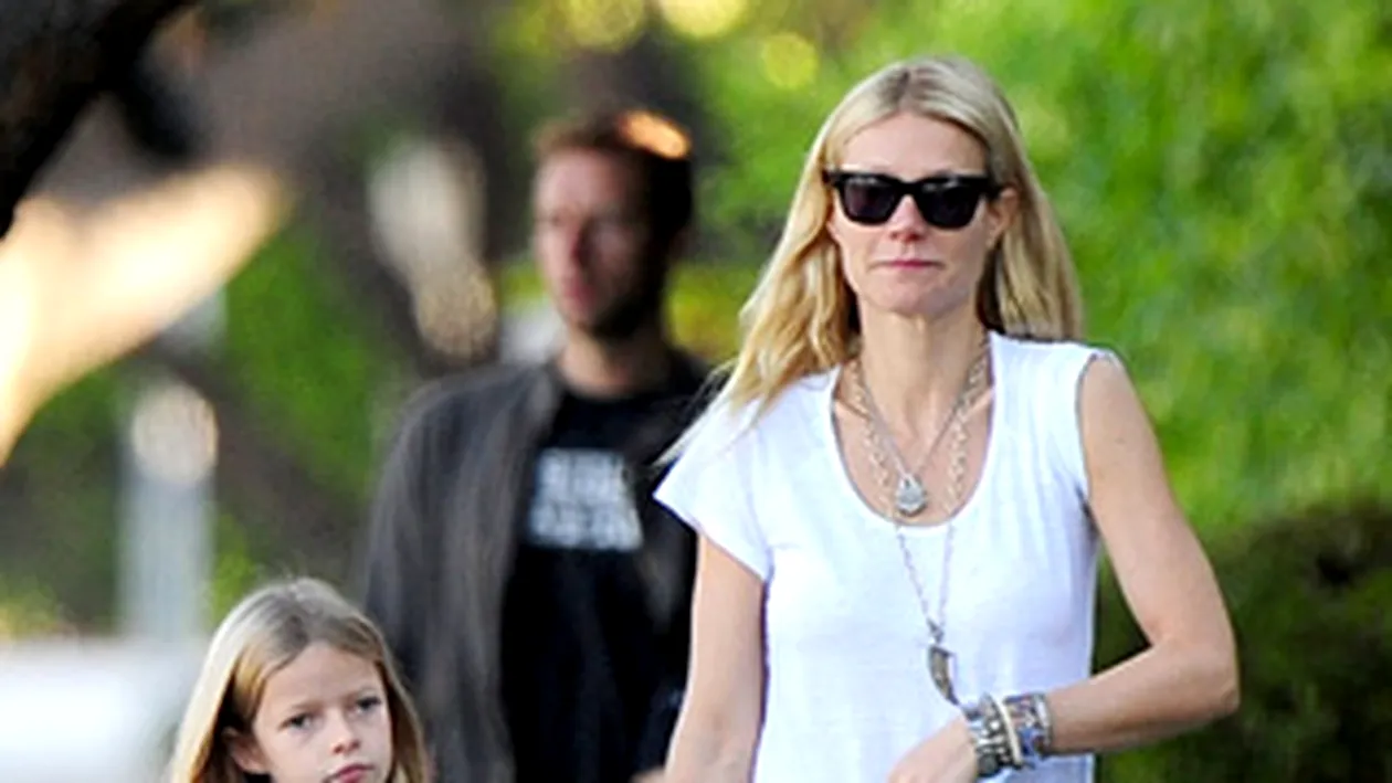 Asa mama, asa fiica! Gwyneth Paltrow a iesit la plimbare cu familia! Uite ce mult seamana micuta Apple cu actrita!