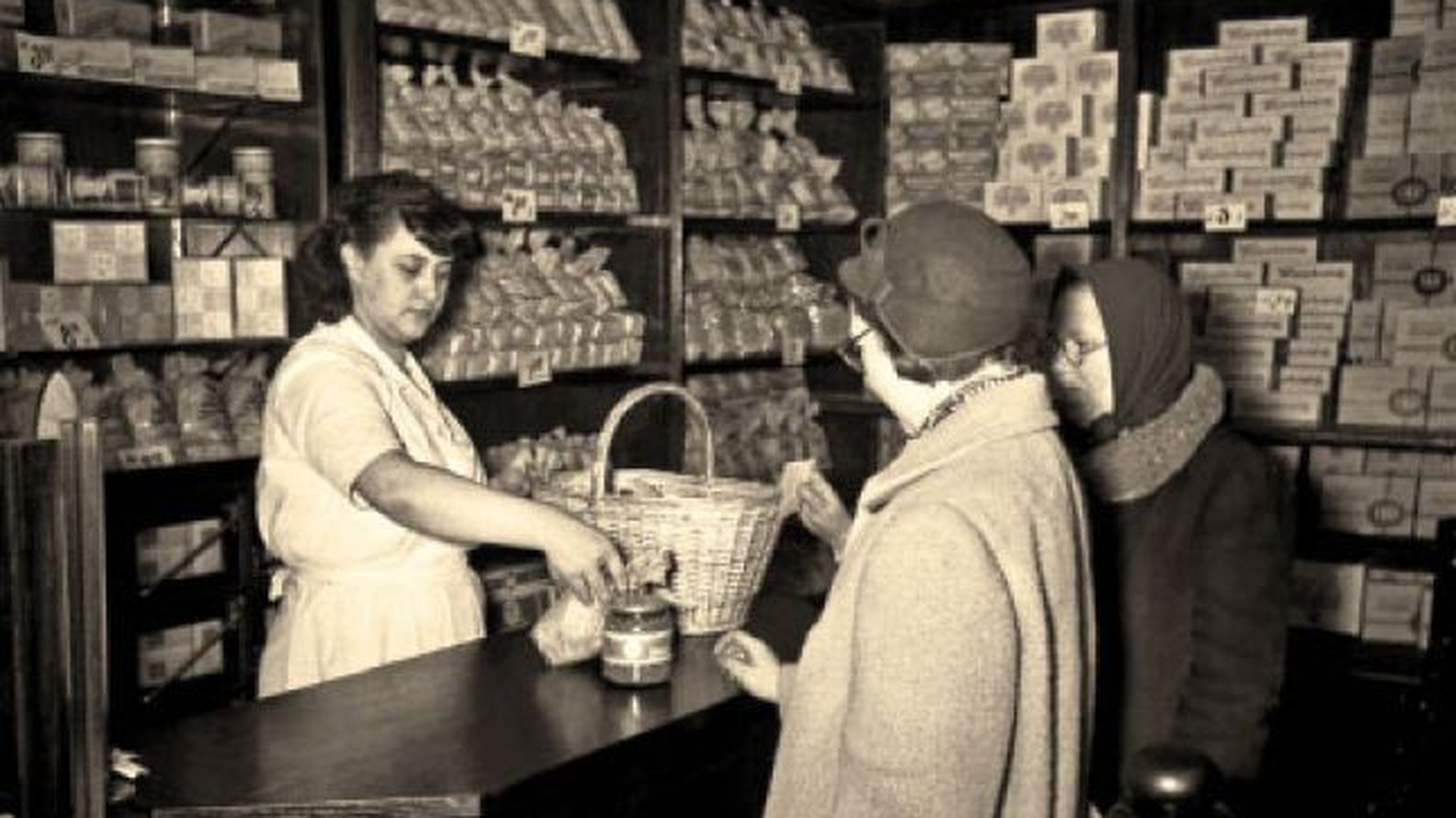 Salariul mediu era 2.855 de lei, Ceausescu avea 18.000 de lei! Vezi aici cat castigau inainte de Revolutie romanii!