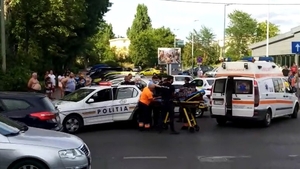 Gestul extrem al unui hoț prins la furat într-un magazin din Iași: și-a tăiat venele, de față cu clienții