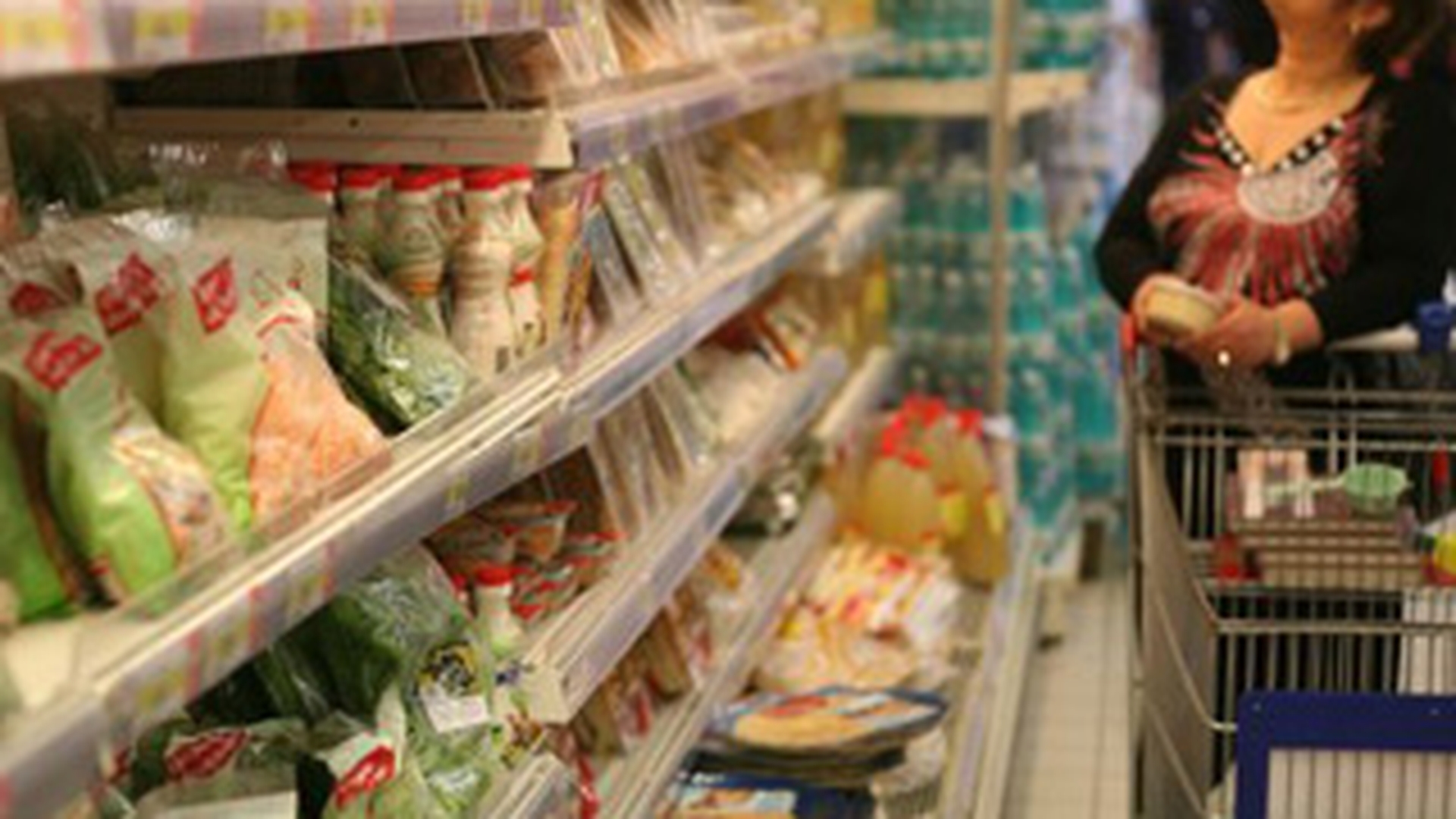 Sute de aradeni prefera sa isi cumpere alimentele din Ungaria! Magazinele lor au oferte mai bune!