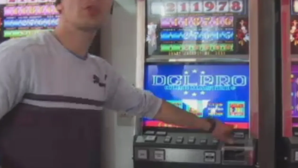 Suma uriaşă câştigată de un român la păcănele! Patronul a refuzat să îi dea banii când a văzut