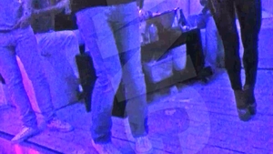 VIDEO Ai vazut-o aproape dezbracata cu zeci de barbati, dar niciodata asa! Cum au filmat-o paparazzii pe Ana Maria Mocanu!
