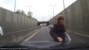 Gestul MINUNAT facut de un sofer din Romania pentru o batrana de 90 de ani! Cum a reusit sa evite o tragedie