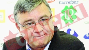 Il lasa pe Piti sa-si rupa gatul!
