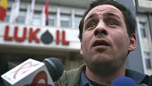 Escrocul cu 1000 de voci a pasat mai departe “afacerea” de milioane construita in ani de “munca”! El ii calca acum pe urme!