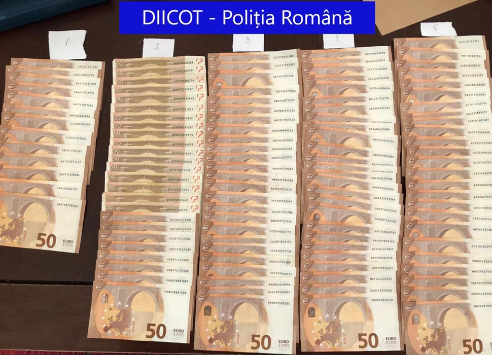 Rețea de traficanți de droguri compusă din luptători MMA, destrămată. Ce au ridicat polițiștii după percheziții