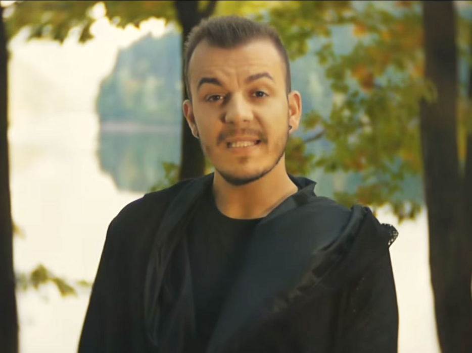 Florin Chechişan este cunoscut drept Keky - cântăreţul pe tocuri