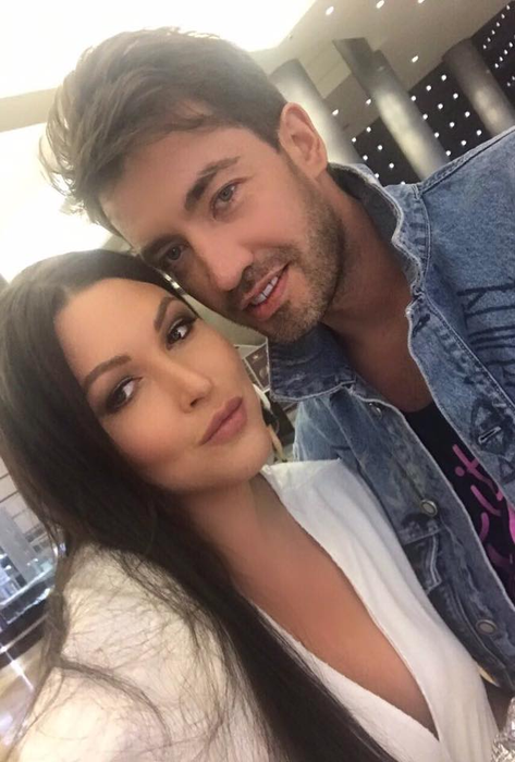 Îl mai știi pe Arsenie de la O-Zone? Bărbatul este complet schimbat față de acum 20 de ani