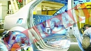 Grevistii de la Dacia au reluat lucrul
