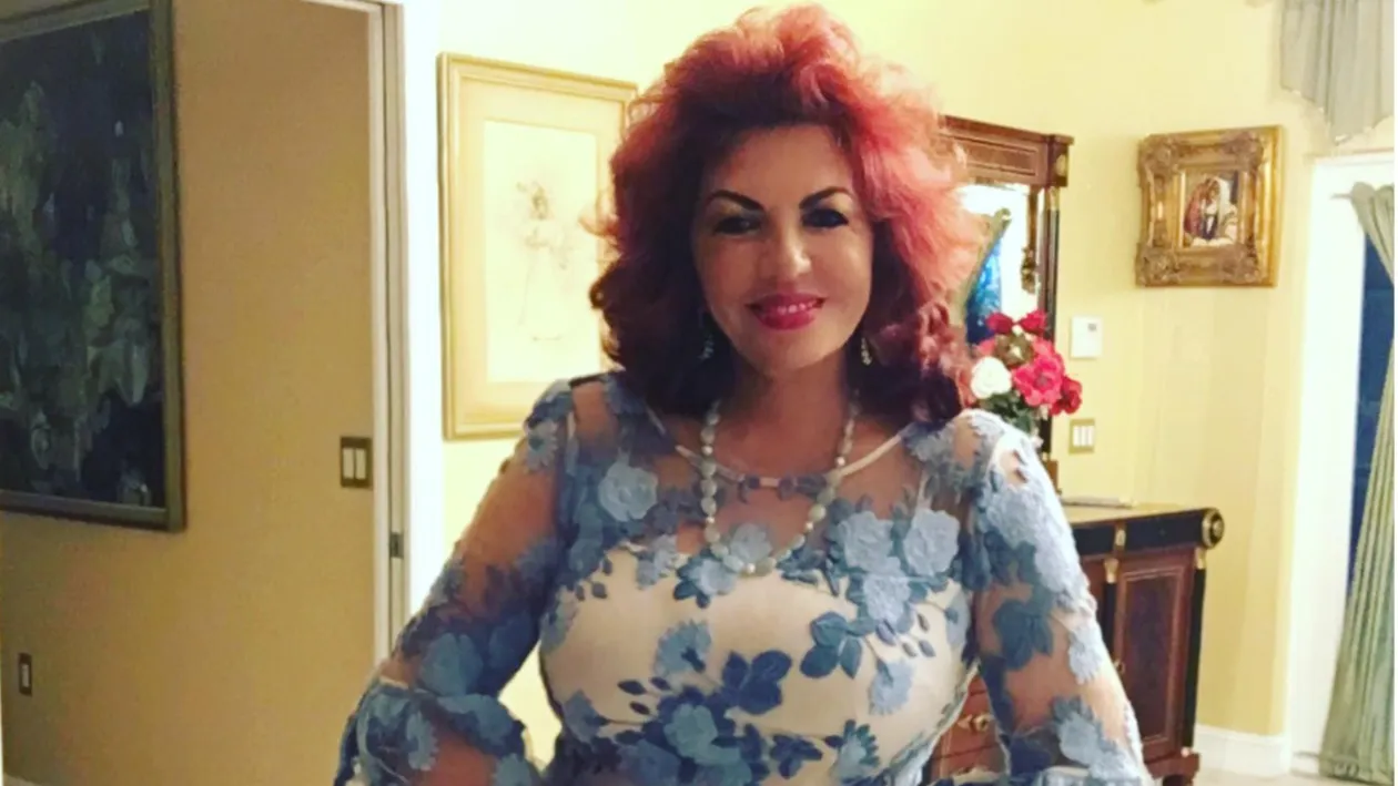 Cum arată vila cu vedere la Oceanul Atlantic în care locuiește Carmen Harra. Casa are o curte imensă, piscină și obiecte de artă de 2 milioane de euro