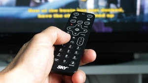 Cum a ales să se răzbune o femeie pe un vecin, pentru că dădea noaptea televizorul la volum maxim și nu se putea odihni