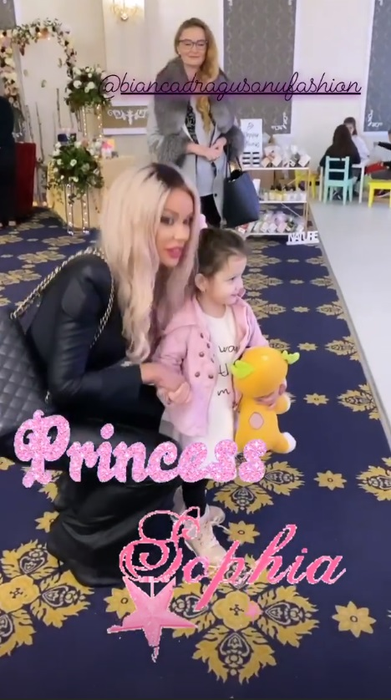 Bianca Drăgușanu, mesaje subliminale acide pentru soțul ei. Fosta prezentatoare îi bate obrazul, iar el i-a răspuns public