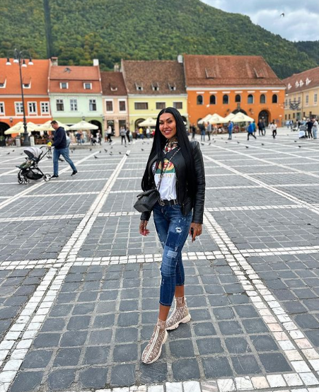 Claudia Florescu, în drumeție, la Brașov (Foto: Instagram)