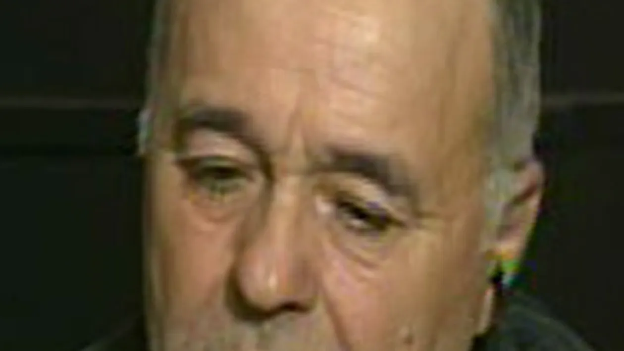 Asa ceva vezi doar in filmele de groaza! Fostul sot al Mariei Ghinea a incercat sa ii scoata ochii cu surubelnita si a dat-o cu capul de aparatul de sudura! Dialogul halucinant intre baiatul cantaretei si tatal sau!