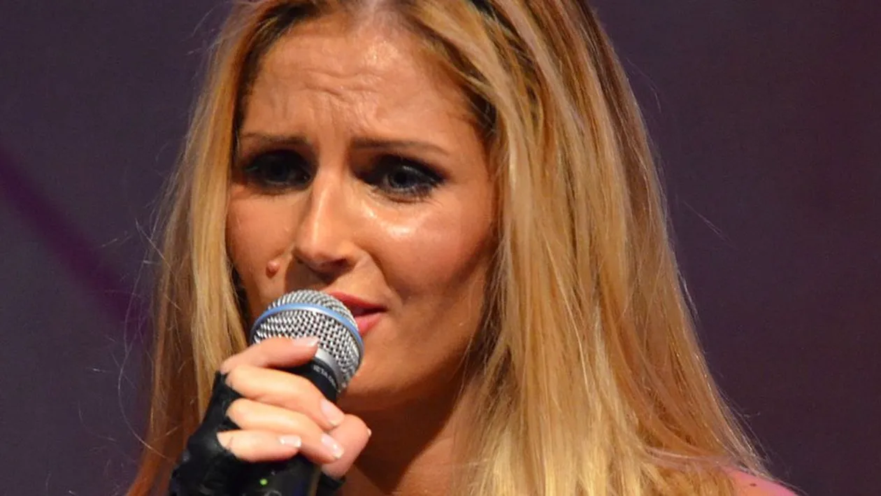 Andreea Bănică, ce tragedie! Mama ei a murit în timp ce cântăreața era pe scenă