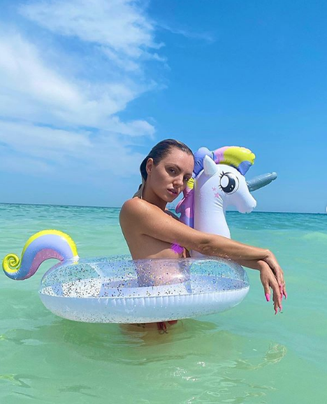 Alexandra Stan va deveni în curând mămică? Ce a declarat artista în direct la TV: „Da, îți fac un nepoțel”