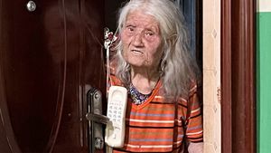 Cum a ajuns Vetica "spaima" unui bloc din Iași. Ce le face pensionara de 96 de ani vecinilor