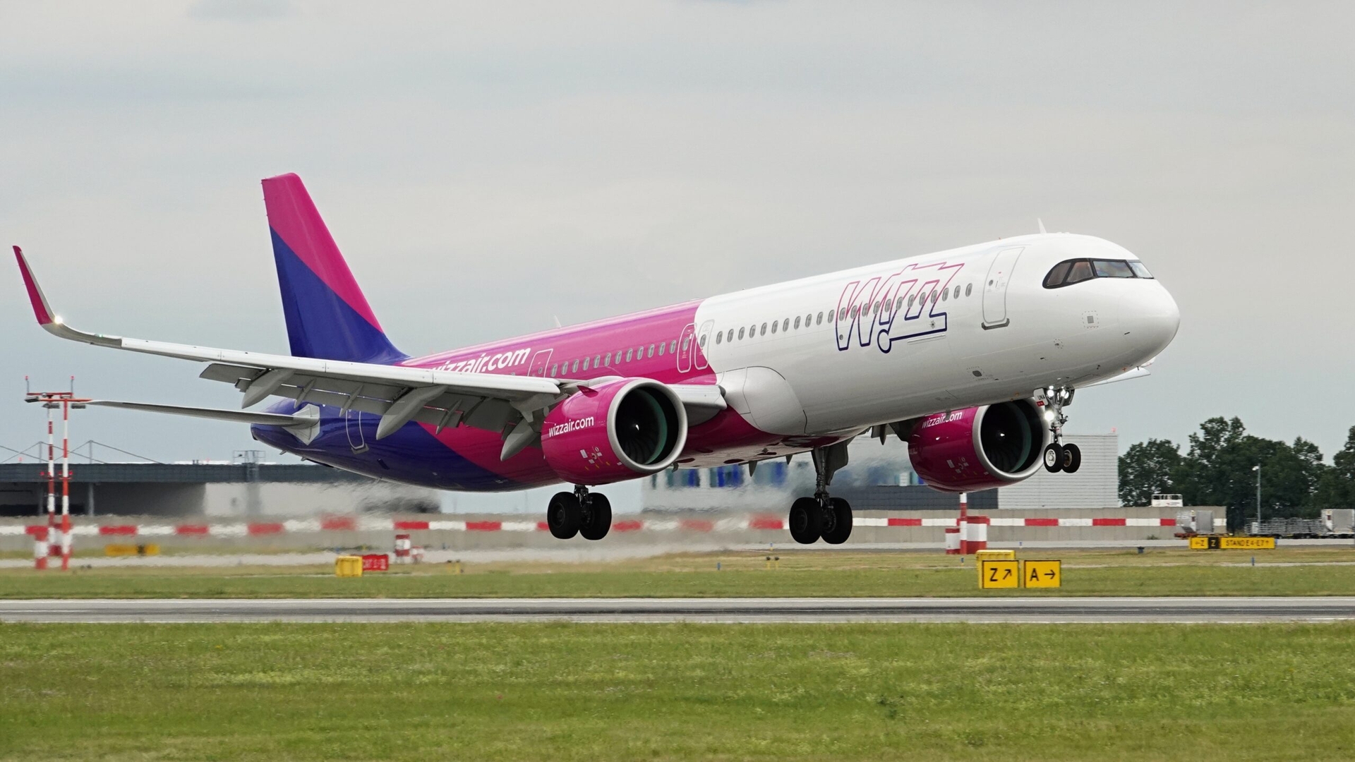 Wizz Air retrage mai multe curse din România. Despre ce destinații este vorba