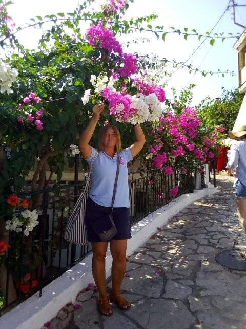 Marcela Șerbănescu este și ghid în Grecia, ca sora ei
