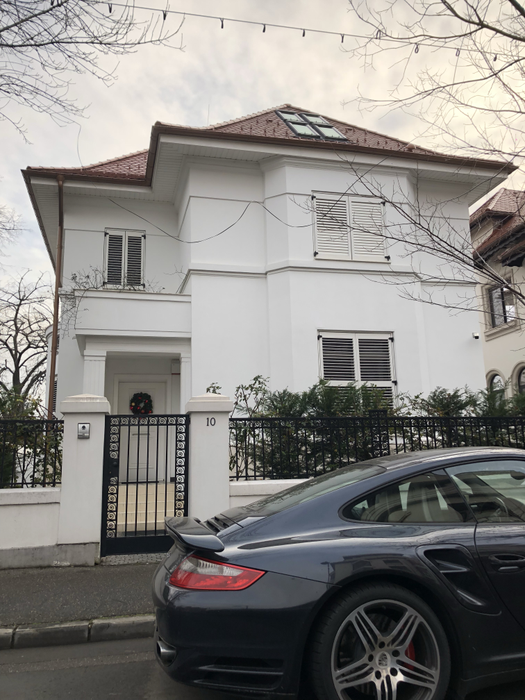 Aşa arată acum super-vila deţinută de Matei Stratan în Dorobanţi