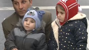 Copilul salvat din puţ după 11 ore, prezent la parada de Ziua Naţională! Reuniune emoţionantă cu salvatorii săi