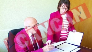 Le recita poezii subalternilor