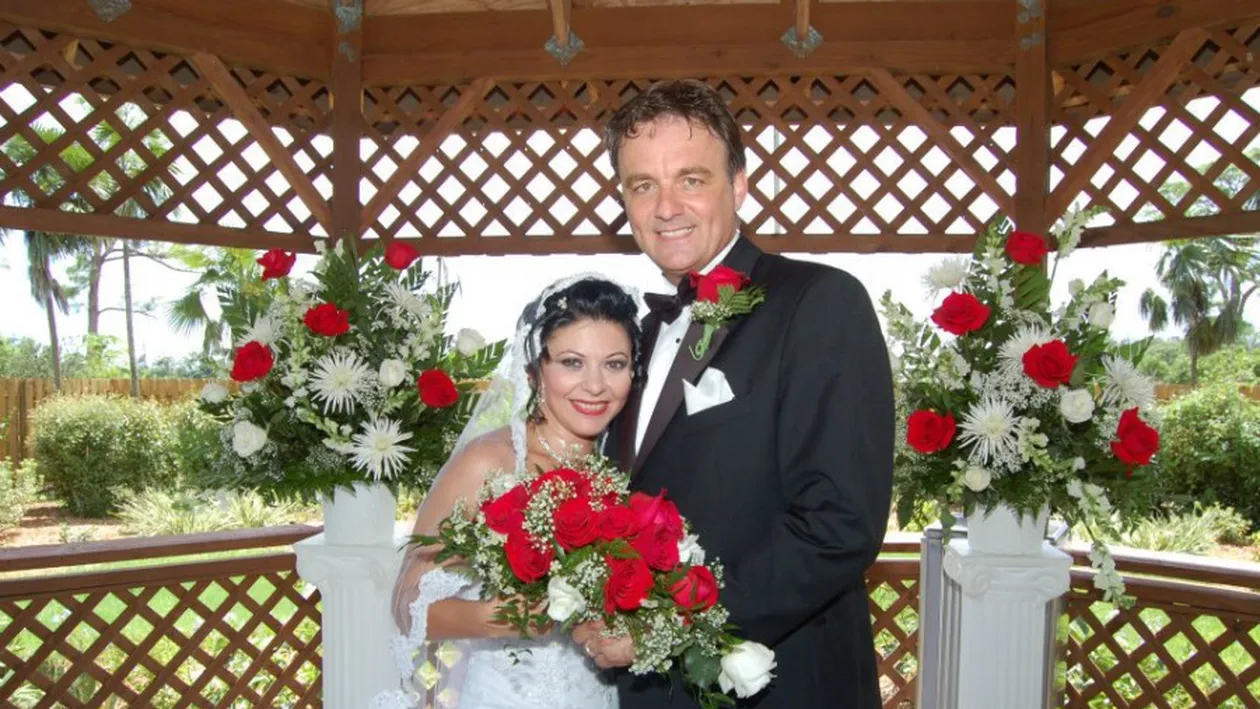 După 13 ani, Elena Cârstea a obținut cetăţenia americană: ”Tone de documente...”